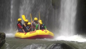 Ketika Empat Imam Masjid Palestina Main Arung Jeram di Probolinggo