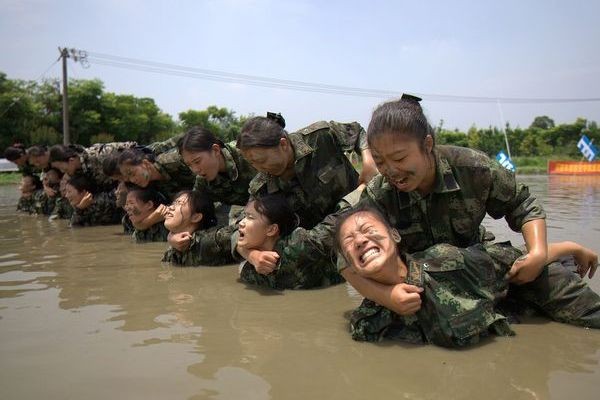 Hadapi Penumpang Bandel, Pramugari di China Dilatih Beladiri
