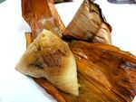 Enaknya Bacang Spesial Isi Ayam Kuning Telur Asin yang Empuk Pulen