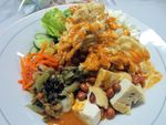 Mencicip Sego Merah Berlauk Ayam Teri Sambal Ijo dan Tuna Asap Rica