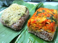 Madre Homemade menyediakan Madre Sego dengan 2 pilihan lauk yaitu ayam teri sambal ijo dan tuna asap rica. Pembeli bisa memesannya via Instagram di akun @madrehomemade.