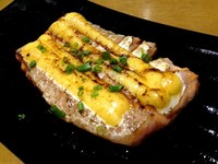 Pilihan menu ayce sangat beragam, dari appetizer hingga dessert. Salah satu andalan menu sashimi yaitu Aburi Salmon with Truffle Sauce. Salmon lembut  diberi saus mayonnaise gurih pedas dan saus truffle wangi. Terakhir dibakar sebentar memakai blow torch. Enak!