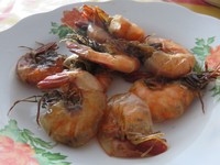 Selain cumi, udang berbumbu rempah ini juga sedap disantap dengan nasi dan lauk lainnya.