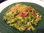 Enaknya Gurame Goreng Sambal Mangga yang Pedas Asam