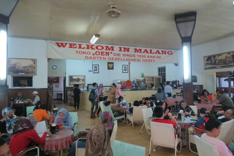 Toko Oen yang sangat legendaris di Malang (Fitraya/detikTravel) Toko Oen yang sangat legendaris di Malang (Fitraya/detikTravel)