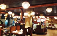 Gojumong di Panglima Polim termasuk salah satu restoran BBQ Korea tradisional yang sudah cukup lama ada di Jakarta.   Tempat ini punya suasana seperti restoran keluarga dan tiap meja dilengkapi alat penghisap asap khas restoran BBQ.