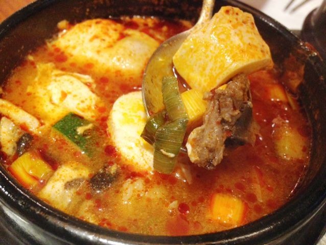 Enaknya BBQ Rib Eye dan Sundubu Jjigae Khas Korea di Gojumong