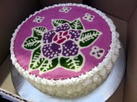 Cake yang dihias berbentuk batik ini juga dipamerkan dalam stand Indonesia dan menarik perhatian.`
