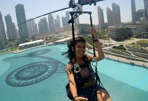 Begini Serunya Main Flying Fox di Antara Gedung Bertingkat Dubai