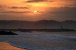 Potret Sunrise Oranye yang Dahsyat di Pantai Pangandaran