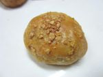 Enaknya Ngemil Pia Premium dengan Isian Keju Edam dan Peanut Caramel