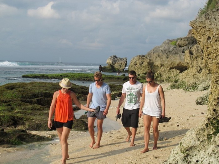 Turis China dan Australia Menguasai Bali