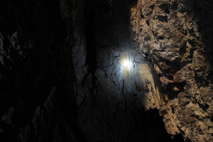 Dikejutkan Penampakan Pocong di Goa Pangandaran