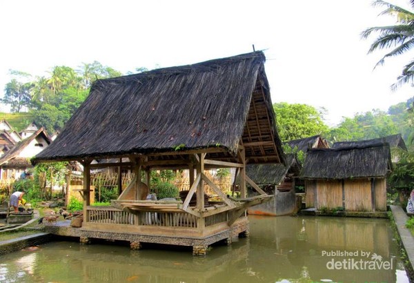 Ciri Khas Rumah Adat Kampung Naga - Ini Cirinya