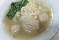 Bakso Boedjangan asal Bandung ini punya cabang di Kelapa Gading, Jakarta Utara. Gerai ini menawarkan aneka menu bakso inovatif. Bakso Wagyu Cincang Pedas Sedang berisi cincangan wagyu dan campuran cabai rawit bercitarasa pedas. Baksonya kenyal lezat.