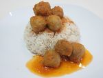 Nikmatnya Bakso Wagyu Lembut dan Bakso Bersaus Telur Asin