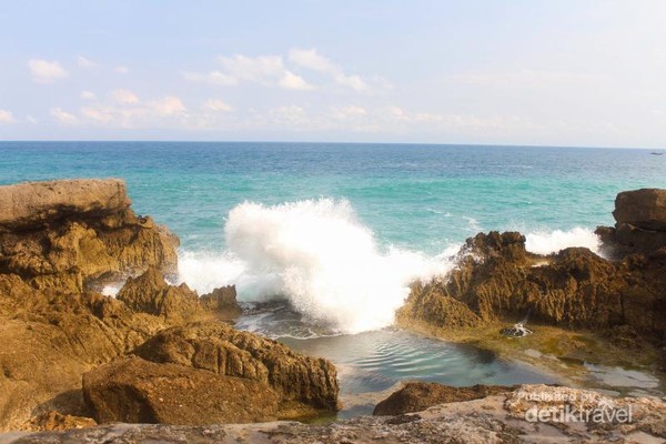 Pantai Kedung Tumpang Jacuzzi Alam Dari Tulungagung