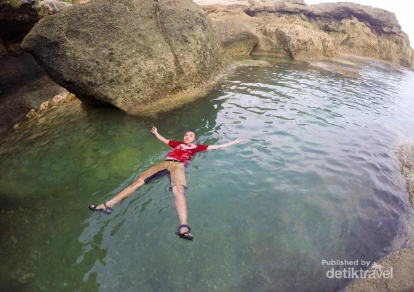 Pantai Kedung Tumpang Jacuzzi Alam Dari Tulungagung