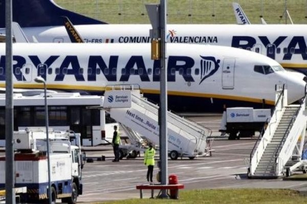 Salah Naik Pesawat, Traveler Remaja Ini Nyasar ke Irlandia