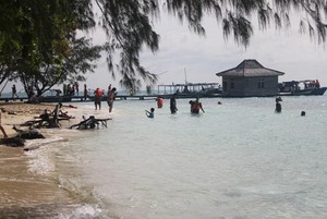 Semak Daun, Pulau Tak Berpenghuni yang Seru untuk Kemping