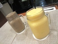 Avocado Fever dan Mango Tango begitu menyegarkan mulut. Avocado Fever memadukan lezatnya alpukat dan kopi. Sementara Mango Tango diracik dari mangga dan susu. Slurpp!