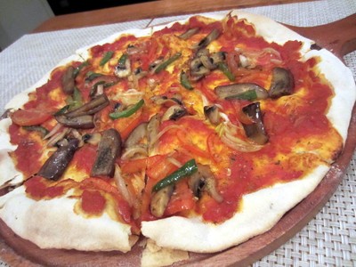 Nyamm! Enaknya Pizza Vegetarian a la Italia di Kafe Mungil Ini