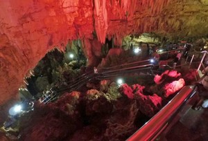 Menelusuri Keindahan Goa Gong di Pacitan