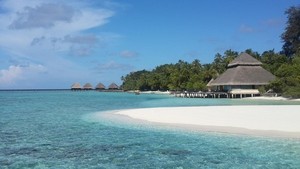 10 Negara dengan Pantai Cantik yang Jadi Favorit Traveler