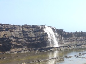 Keren, Air Terjun Laut di Sawarna