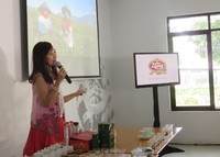 Ratna Somantri selaku pakar teh Indonesia membagikan informasi mengenai teh. Mulai dari jenis teh, proses produksi sampai cara membuat teh yang sempurna.