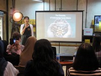 Tissa Aunilla dari Pipiltin Cocoa berbagi informasi seputar cokelat Indonesia. Mulai dari jenis, karakteristik, hingga cara mengolahnya.