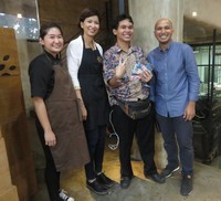 Seorang peserta yang memenangkan kompetisi foto terbaik di Instagram.