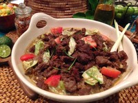 Tongseng Kicik termasuk tongseng jenis kering. Hanya memakai sedikit kuah yang menyerupai saus. Tampilannya sekilas mirip baceman dengan daging warna lebih cokelat pekat.
