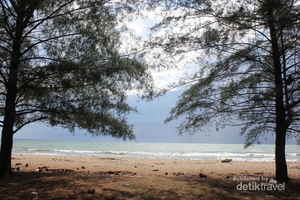 Menghabiskan Weekend Di Pantai Pasie Jambak Padang