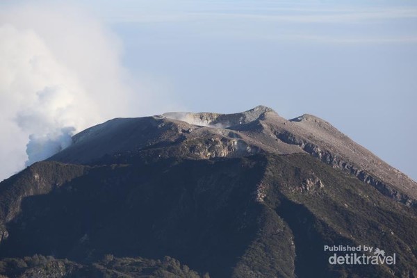 Pemandangan Dahsyat Puncak Gunung Arjuno