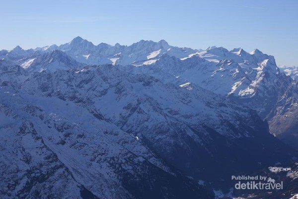 Hamparan Salju Abadi di Puncak Mount Titlis, Swiss