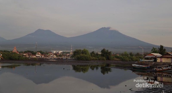 Mengejar Matahari Di Pantai Boom Banyuwangi