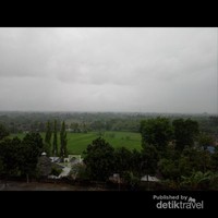 Mendung tampak dari kejauhan Mendung tampak dari kejauhan