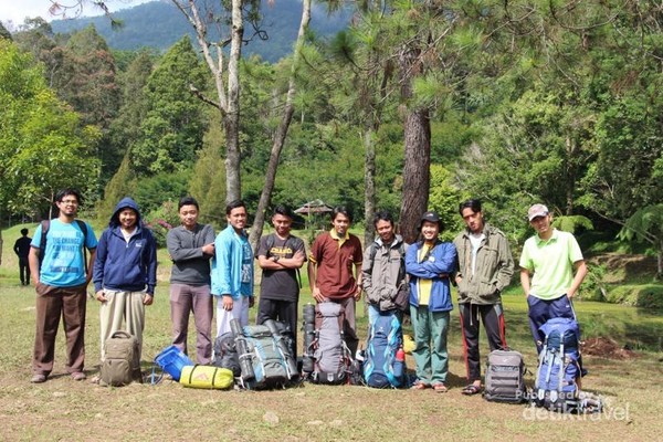 Danau Sebening Kaca Di Cibodas Yang Asyik Buat Kemping