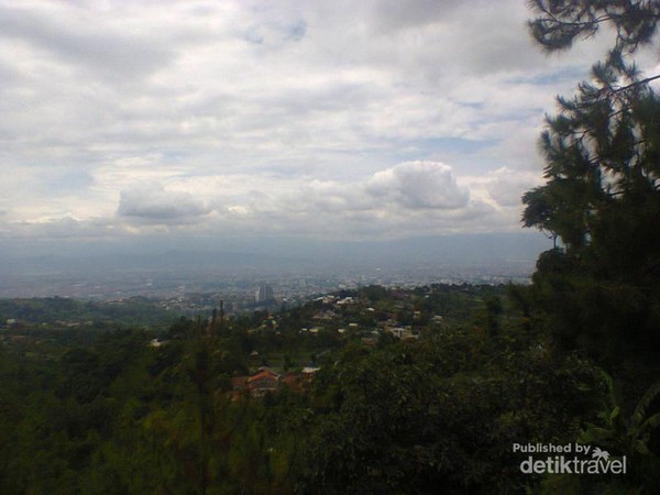 Spot Menikmati Bandung  dari Ketinggian