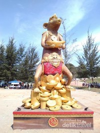 Unik Pantai Tikus Emas Di Bangka