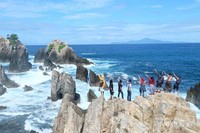Pantai Karang Gigi Hiu, Lampung Pantai Karang Gigi Hiu, Lampung