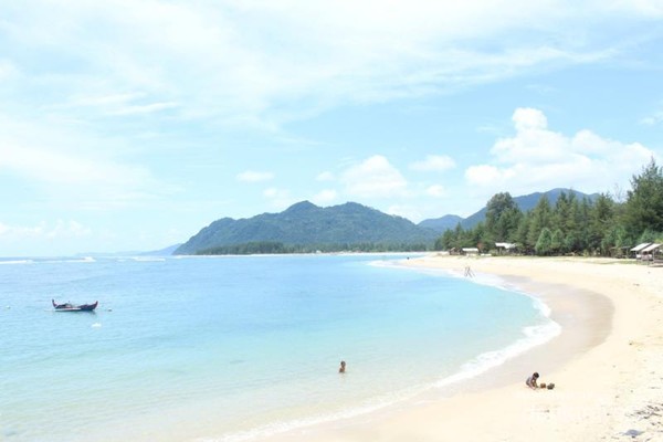 Mudik Ke Aceh Segarkan Diri Di Pantai Babah Kuala