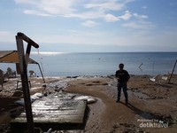 Laut Mati yang berada di perbatasan Israel dan Jordania Laut Mati yang berada di perbatasan Israel dan Jordania