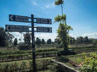 Satu-satunya petunjung yang ditemui setelah pintu masuk ke komplek candi Sambisari Satu-satunya petunjung yang ditemui setelah pintu masuk ke komplek candi Sambisari