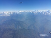 Pegunungan Himalaya dilihat dalam pesawat saat mountain flight tour Pegunungan Himalaya dilihat dalam pesawat saat mountain flight tour
