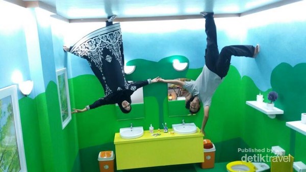 Yuk Main ke Rumah Terbalik di Medan