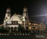 Lawang Sewu di malam hari Lawang Sewu di malam hari