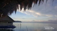 Homestay Arborek yang langsung menghadap ke laut. Homestay Arborek yang langsung menghadap ke laut.