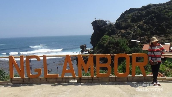 Nglambor Pantai Cantik Di Gunungkidul